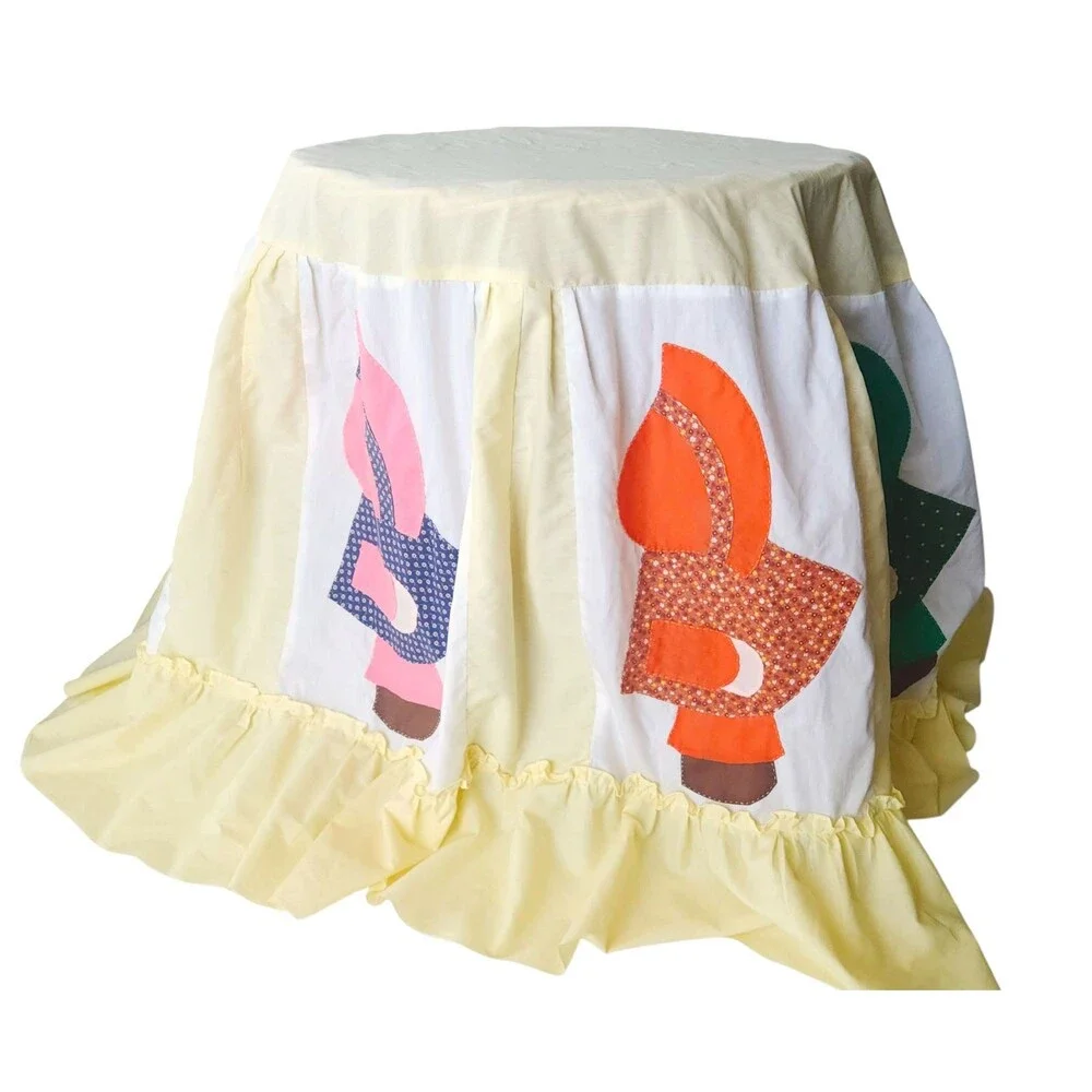Vintage Sunbonnet Sue Tablecloth Patchwork Applique Ruffle Round Accent Cover